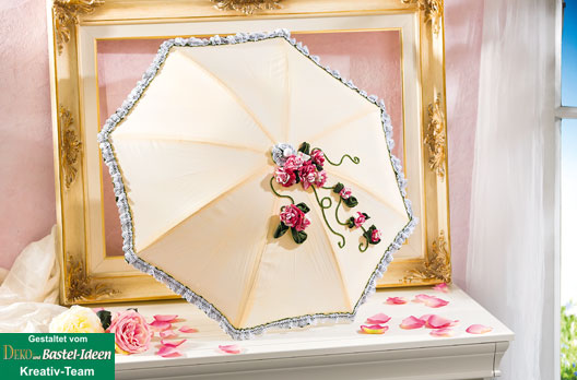 Deko-Schirm mit selbst gen&auml;hten Stoff-Rosen