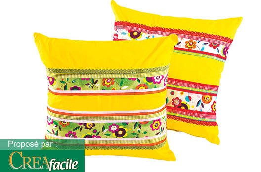 Housses de coussin color&eacute;es