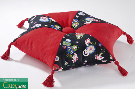 Coussin de sol confortable aux motifs de matriochkas