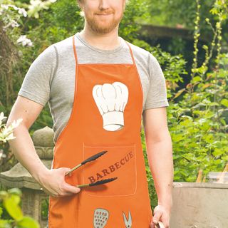 Grillschürze mit Stoffmalfarben und Linern gestaltet