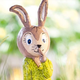 Pappmaché Hase mit Décopatch-Papier