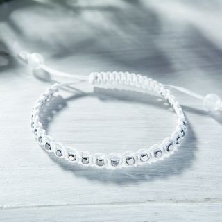 Makramee-Armband mit Würfel-Metall-Perlen