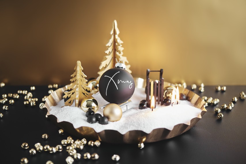 Weihnachtliches Kerzensand Arrangement
