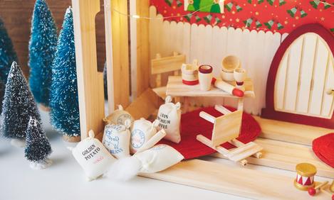 Kleines Weihnachts Set mit Adventskalender  Puppenstube Miniatur