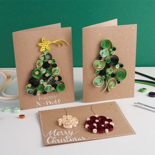 Weihnachtliche Quilling-Karten und Anhänger