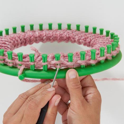 Strickring-Idee Loop-Schal - VBS Hobby
