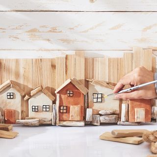 Häuserreihe auf DIY Holzplatte