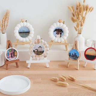 Picture frame made from casting resin and casting compound