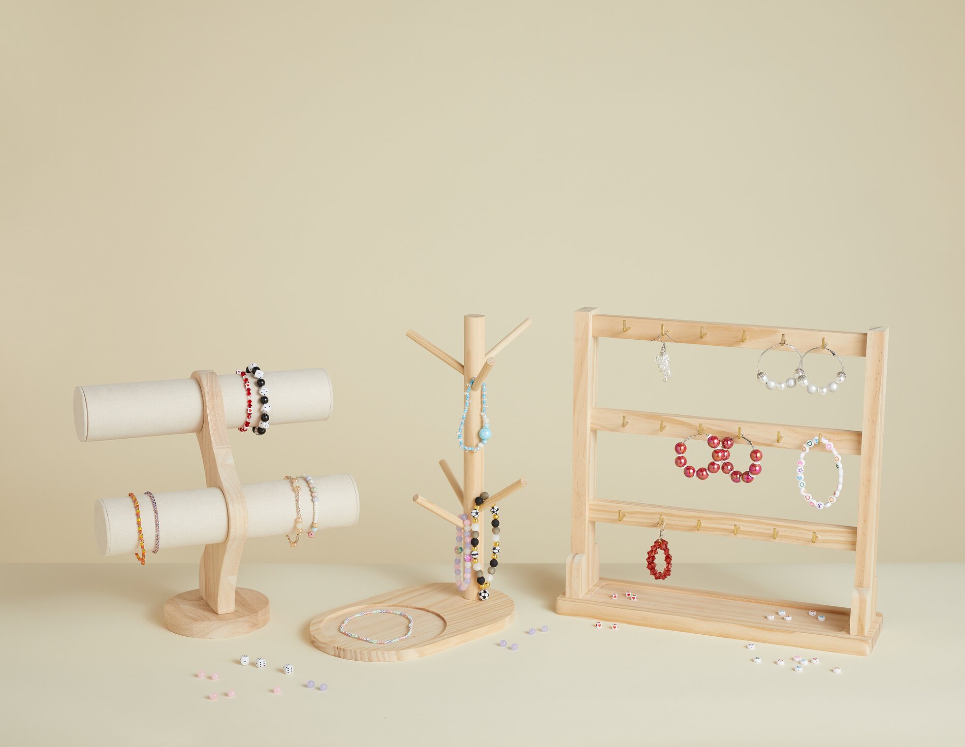 DIY Schmuck an praktischen Schmuckständern