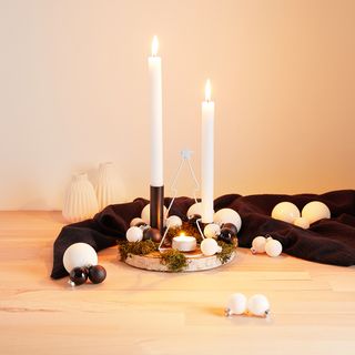 Birkenscheibe mit Weihnachtsdeko