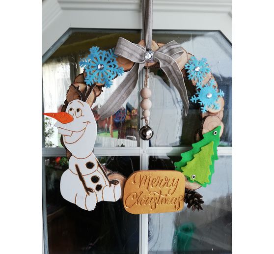 82_Caro83_Weihnachtstürkranz mit Holzfiguren, Schriftzug und Sizzix Stanzmotiven