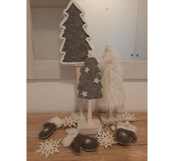 274_Juli_Weihnachtsbäume und Handschuhe