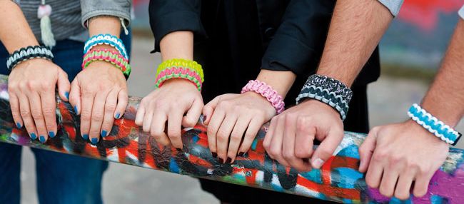 Armbänder selber machen ist Trend - Was steckt hinter den Neuheiten Paracord, Loom Bandz und Mikrama?