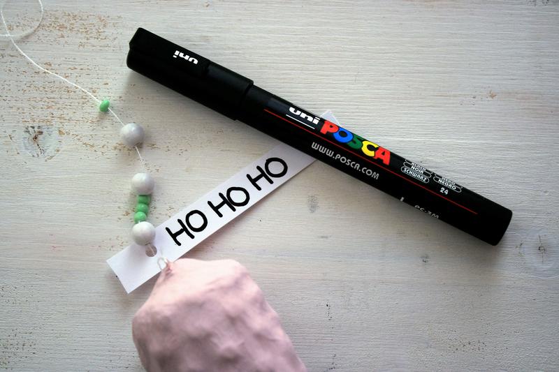Tannenzapfen und Posca-Marker Tannenzapfen beschriftet