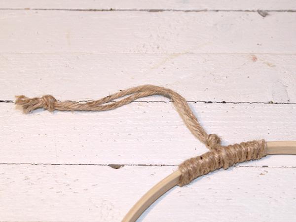 Anleitung Blumenkranz mit Bändern - Aufhängung knoten Aufhängung für Blumenkranz mit Bändern knoten