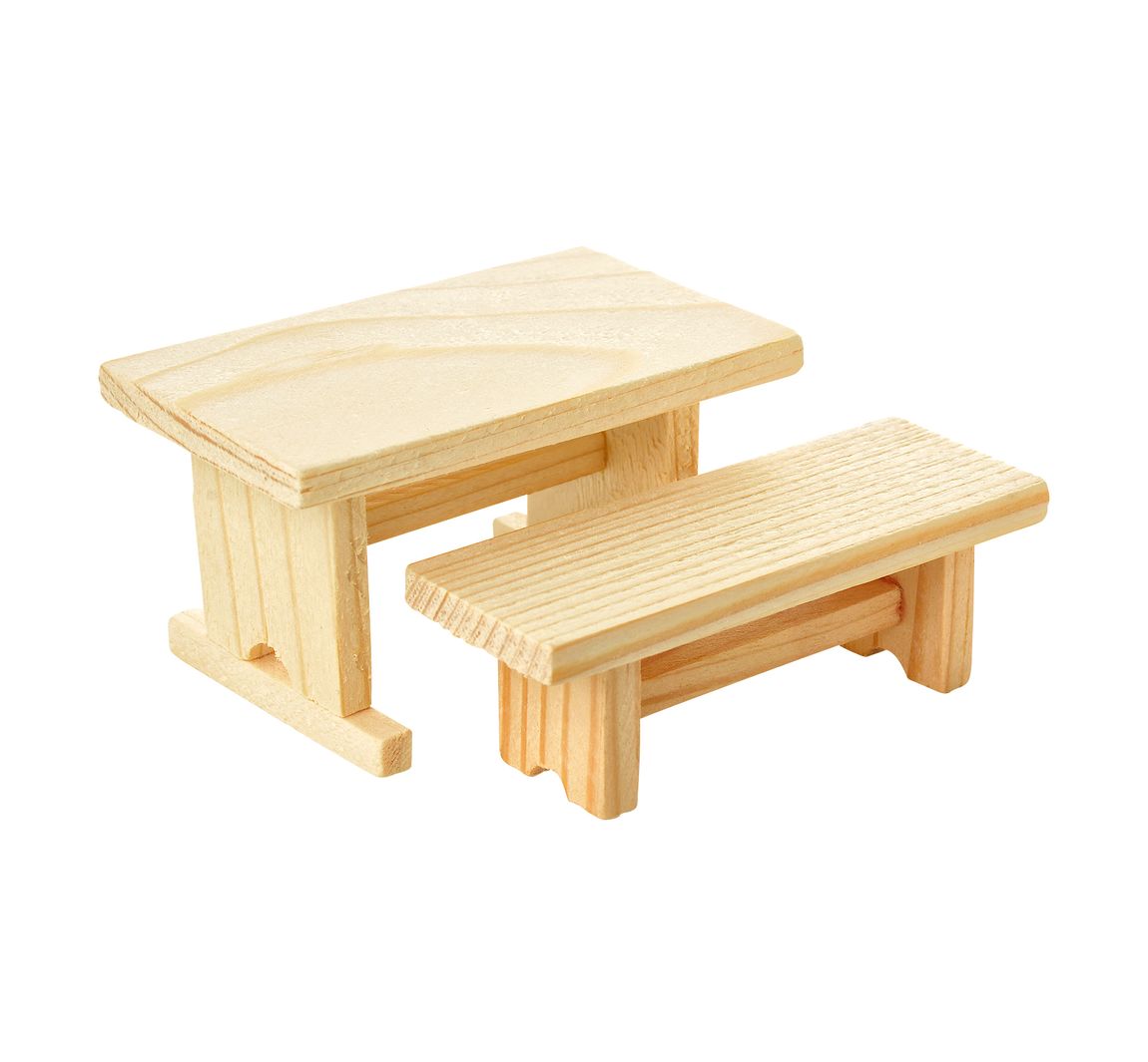 Holzbank und -tisch