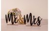 Wooden sign "Mr & Mrs"