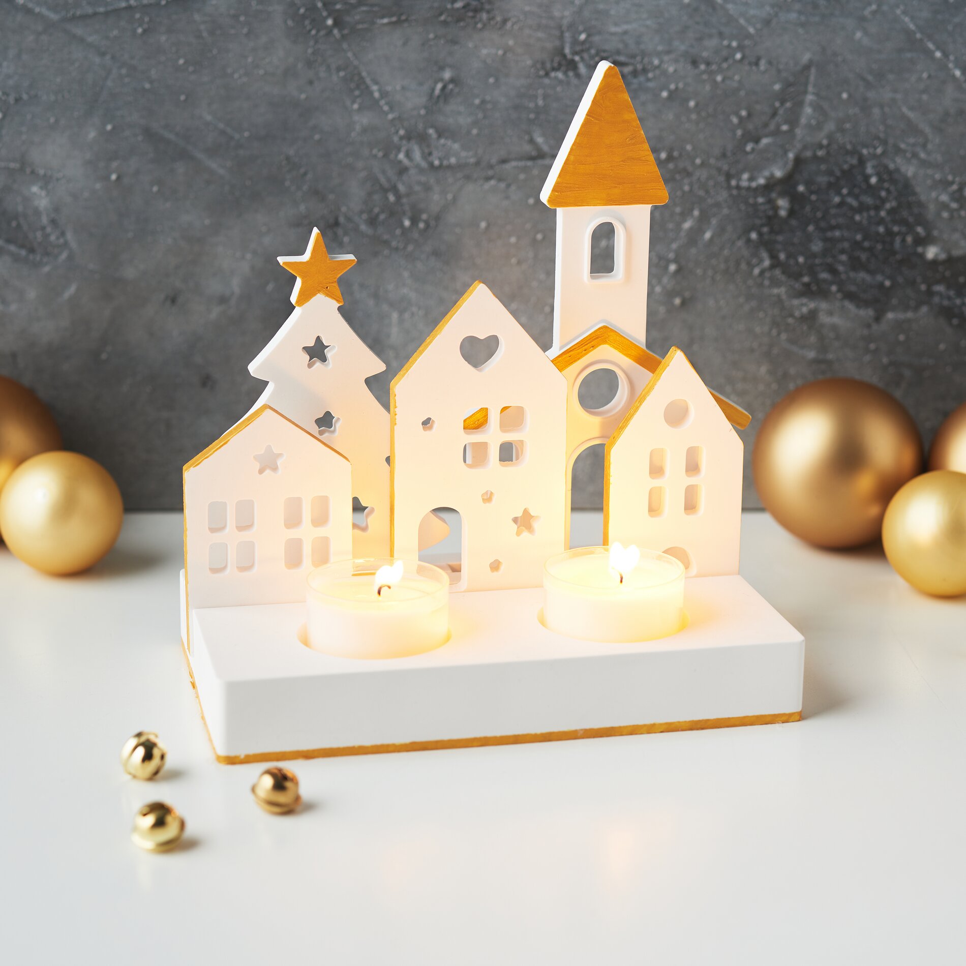 Gegossene beleuchtete Weihnachtsszene