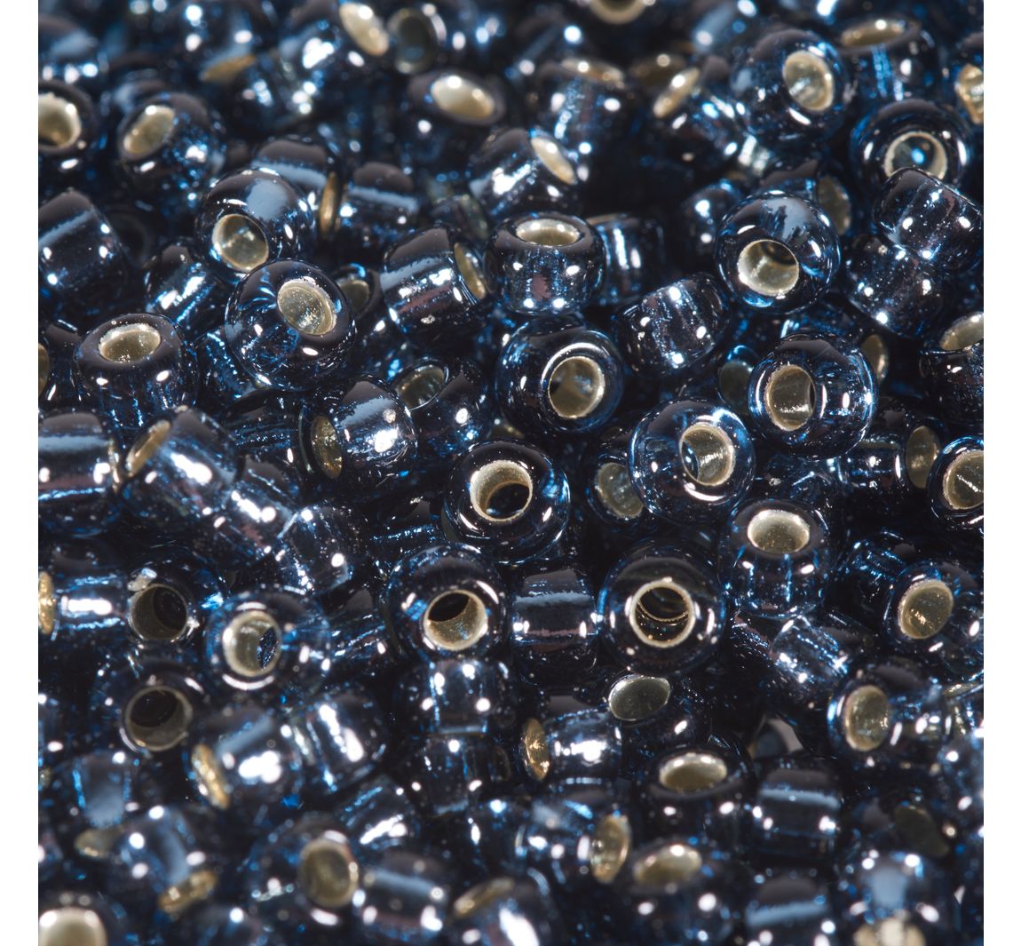 Miyuki-Rocailles - silverlined bl. diamond