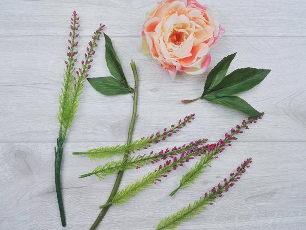 Türkranz selber basteln Frühling - Blumen zurechtschneiden