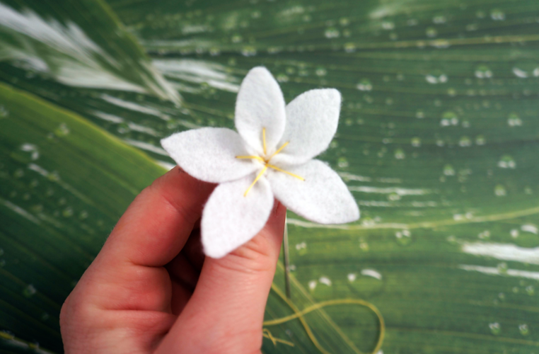 Blüte aus Filz selber nähen Tropical