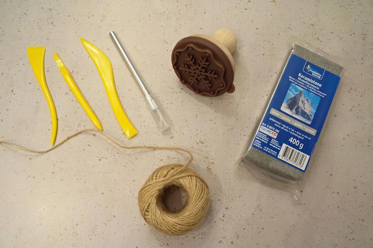 Geschenkanhänger selber machen Materialien
