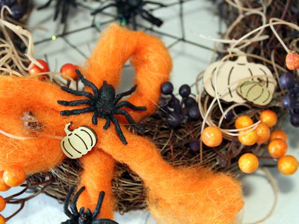 Halloweenkranz mit Spinnen 